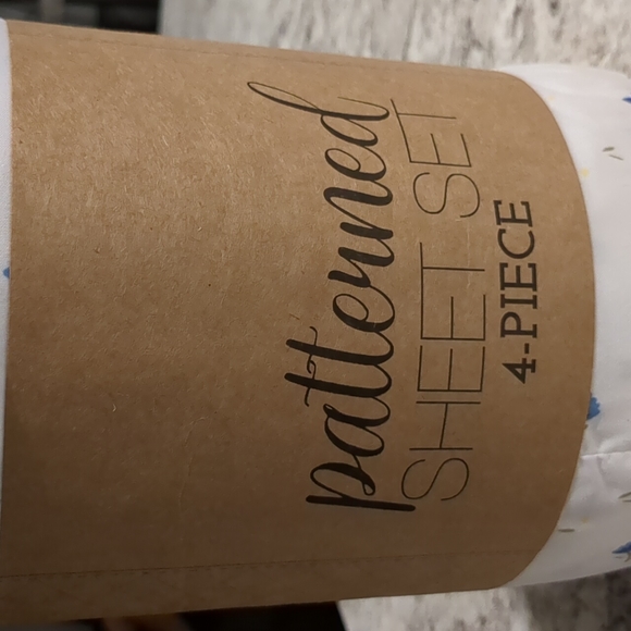 Luxury Bed Sheet Set - Queen - Picture 5 of 6